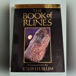 THE BOOK OF RUNES SET RUNES & BOOK US GAMES SYSTEMS 25TH ANNIVERSARY EDITION NEW